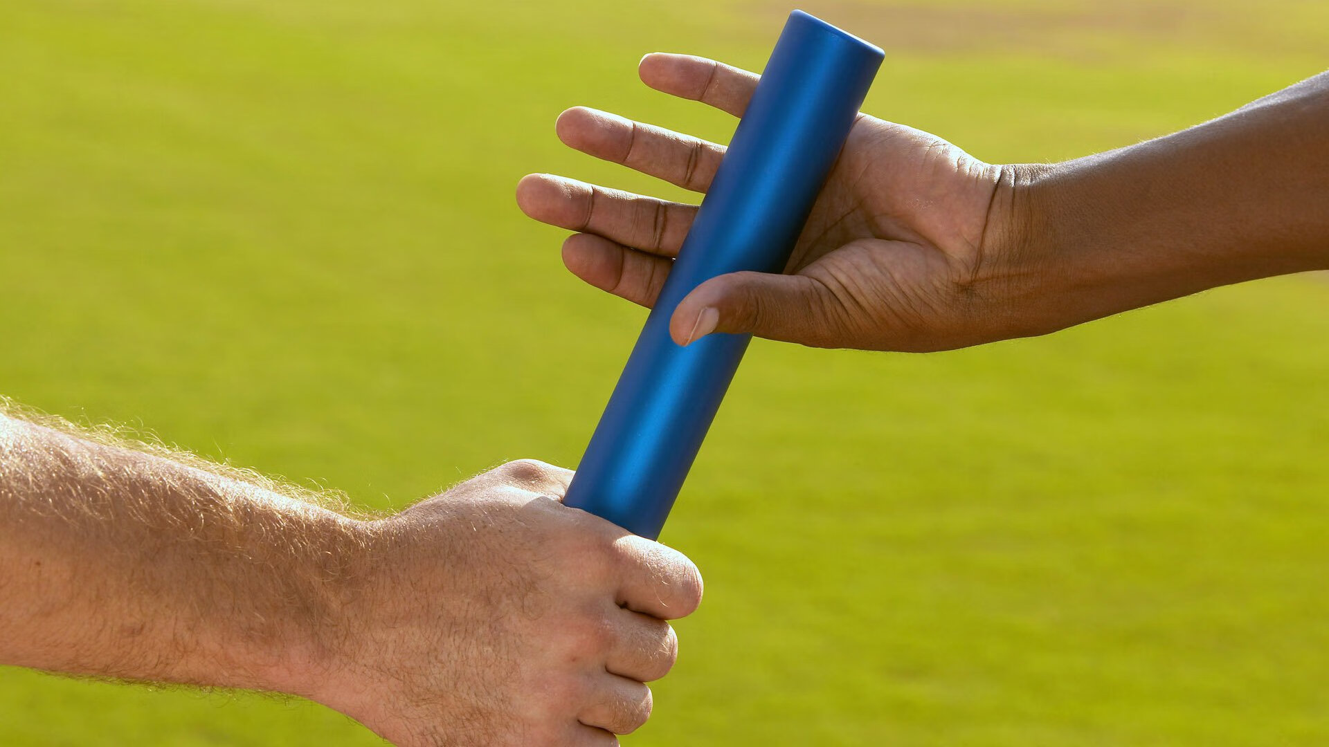 “泥泞之中：越野追逐的血性奋战”，泥泞越野车