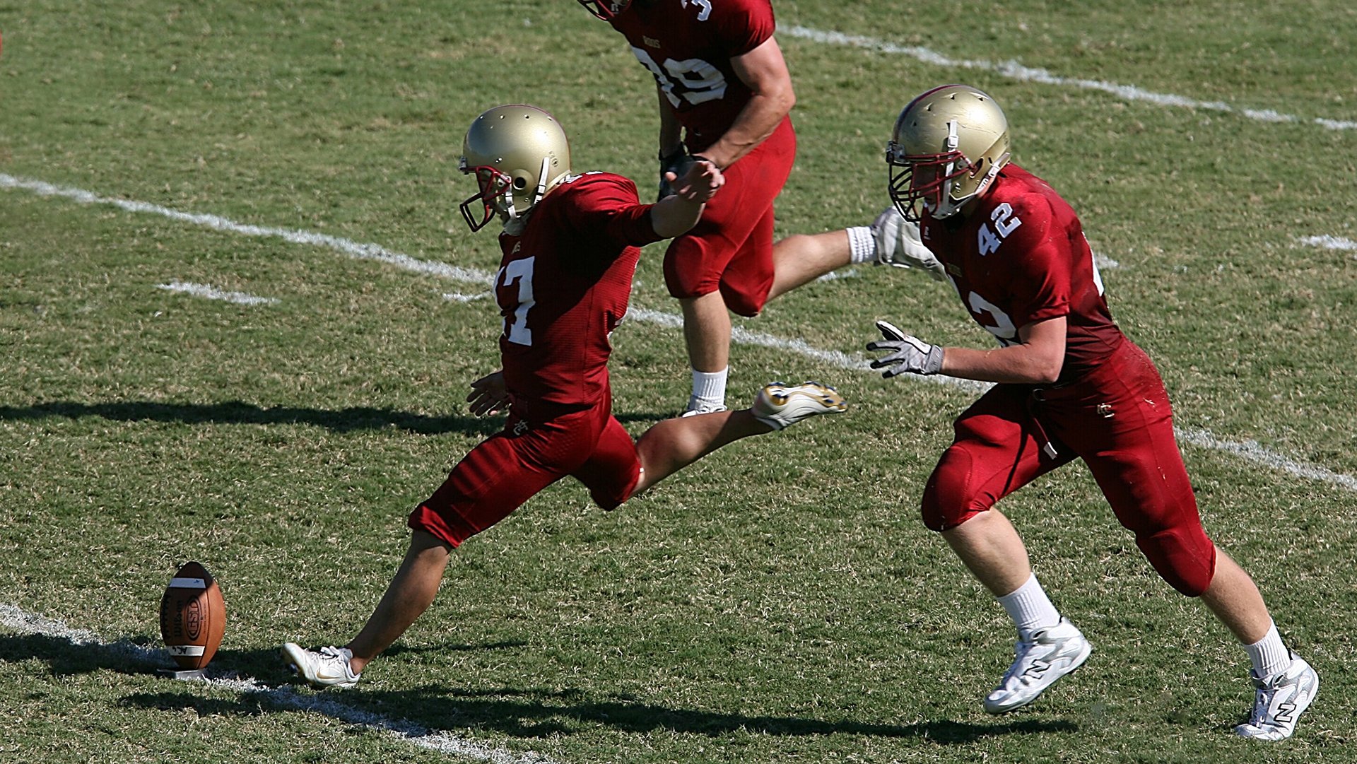 女足联赛激战正酣，竞争激烈，女足比赛现场