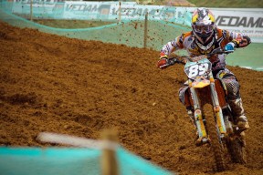 瑞士队前锋马丁内斯在巴黎奥运会上表现出色，马丁内斯 委内瑞拉