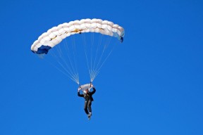 雷霆客场大胜马刺，保持不败纪录，雷霆vs马刺2012第七场