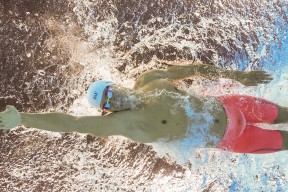 电竞选手转型教练，助力培养下一代电竞明星，电竞职业选手训练视频